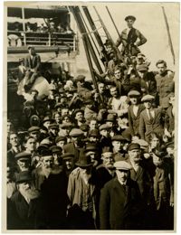 [Jewish immigrants on board ship]