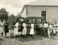 Bookmobile stopped in front of Johns Island Community Library