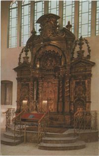 ארון הקודש בהיכל הישיבה שהועבר מביהכ''נ הגדול במנטובה (איטליא), נבנה בשנת שצ''ה / The holy ark in the great study hall, brought from the Great Synagogue in Mantua, Italy (built 1635)