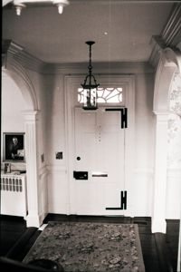 Photograph of mounted door hinges.