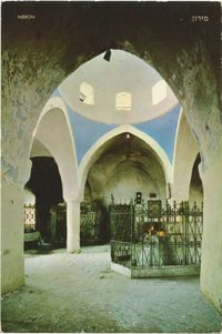 מירון, כפת בית הכנסת ובית ההדלקה / Meron, arch in the synagogue and lighting corner