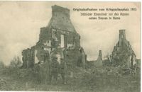 Originalaufnahme vom Kriegsschauplatz 1915. Jüdischer Einwohner vor den Ruinen seines Hauses in Kutno.