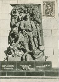 Warszawa. Pomnik Bohaterów Getta dłuta Natana Rappaporta (1948 r.)