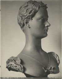 Sculpture of a girl by Antonio Berti, Photograph 3