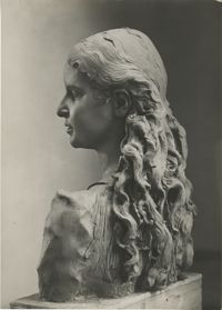 Sculpture of a girl by Antonio Berti, Photograph 2