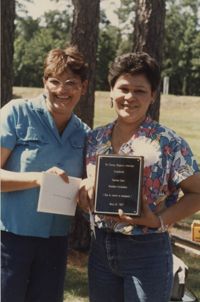 Fotografía de dos miembros de Tri-County Hispanic American Association  /  Photograph of Two Tri-County Hispanic American Association Members