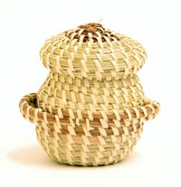 Miniature sweetgrass basket (Miniature sewing basket)