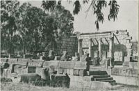 כפר נחום, שרידי בית-הכנסת העתיק / Kfar Nahum, partly restored synagogue
