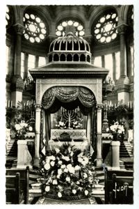 Grande Synagogue de Paris (1874). La Khoupa don du Baron de Rothschild / The Khoupa offered by Baron de Rothschild.