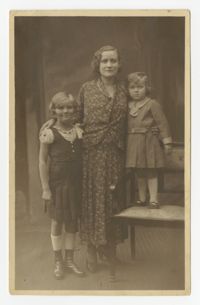 Ajzensztark family, circa 1931